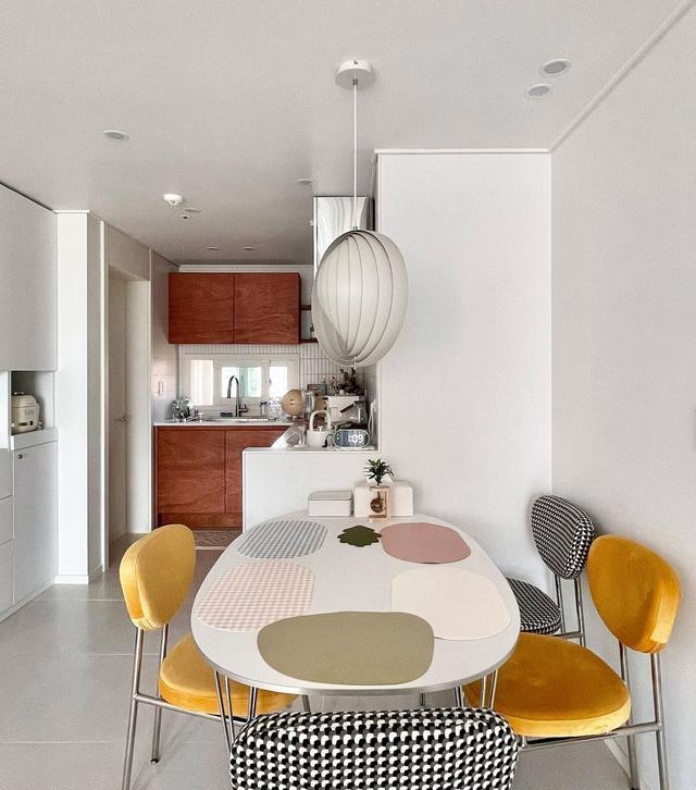 听我一句劝,硬装简单点,多花点心思搞软装,家里越显大越舒服!