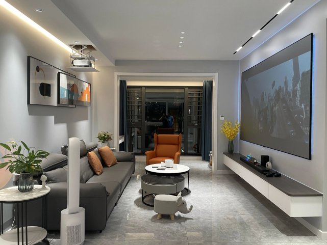 104平四口之家,客厅激光投影太过瘾,整柜的手办太壮观