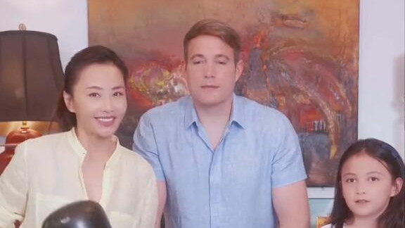 马雅舒|吴奇隆前妻马雅舒豪宅过中秋，穿衬衫美貌不输刘诗诗，为老公擦嘴太腻歪