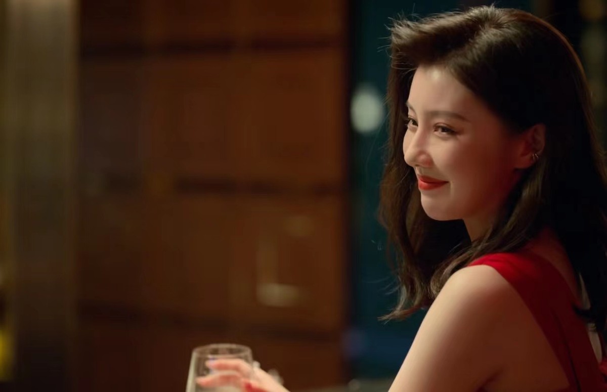 玫瑰之战|玫瑰之战:叶勤勤露出真面目,三处伏笔暗示她才是本剧的狠角色