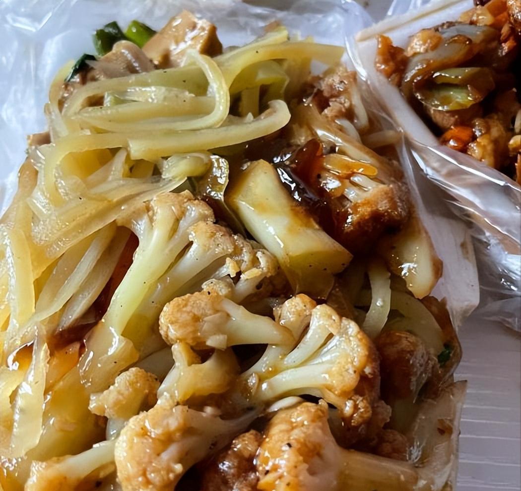 广东小伙来沈阳出差，在路边吃了一份饭，结账时确认3遍不敢相信