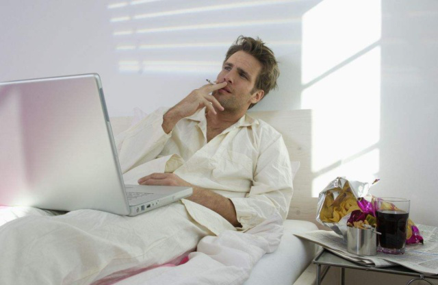 经络|8个表现测烟瘾，满足3个以上就是“老烟民”！分享一个戒烟方法