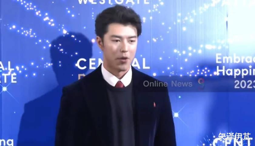 电影|偶像剧照进现实!国外顶流女星被男演员公开告白,5年友情变爱情