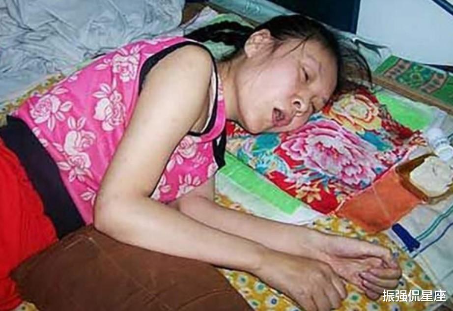 河北“女懒虫”吴桂英,15岁因哥哥两巴掌瘫20年,外甥女:装的