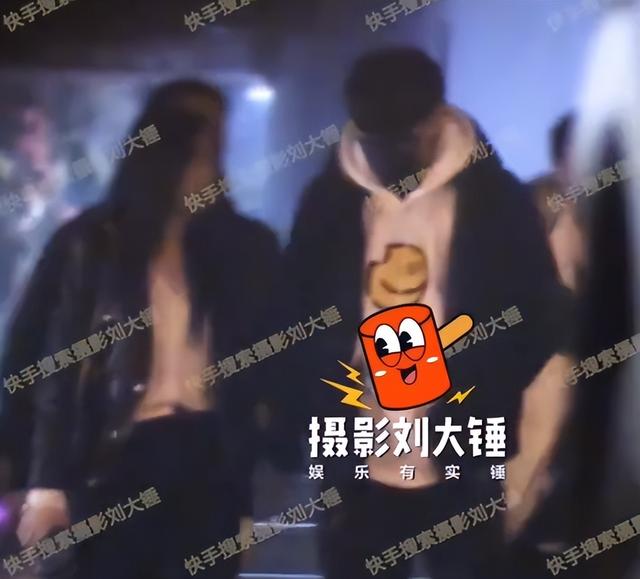 秦霄贤|秦霄贤新恋情曝光,与美女富婆一同回家过夜,“为妮钟秦”cp黄了