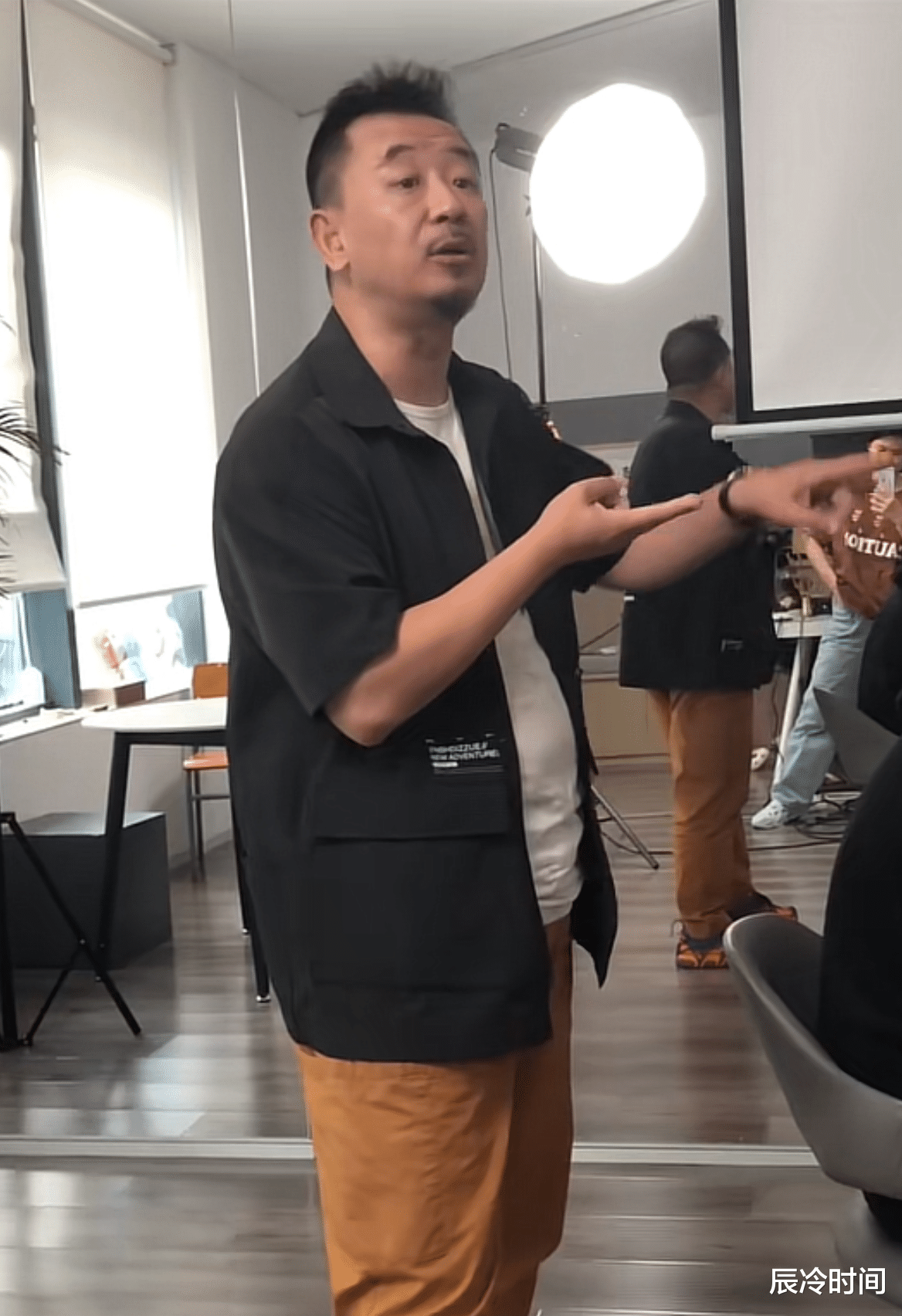 黄海波|黄海波离开演艺圈8年,一辆车暴露经济状况