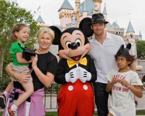 程愫|“金刚狼”的爱情:27岁娶40岁的妻子,为了她不要孩子,恩爱26年