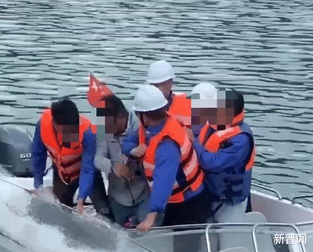 安徽|愤怒!安徽多名管理人员推搡钓鱼者?男子被强行按在水里险丧命!