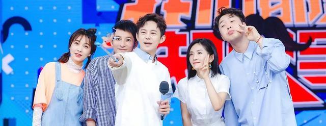 小姐姐|事业发展不稳定？没想到谢娜竟成快乐家族中最尴尬的一个！