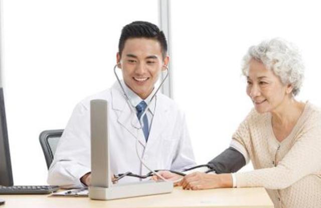 心律失常|若是诊断出癌症早期,营养专家:常吃4样东西,癌细胞慢慢远离你