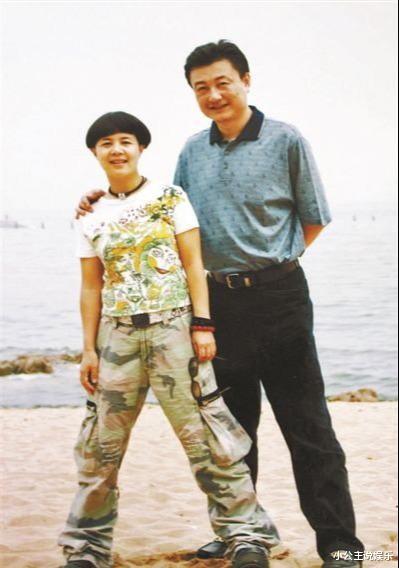 刘纯燕|“金龟子”刘纯燕21岁女儿近照，五官精致，与男友是最萌身高差