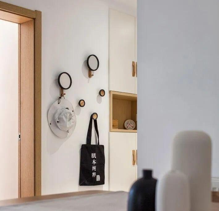 95㎡房子装修成原木风,最喜欢隐形门设计,效果超预期!