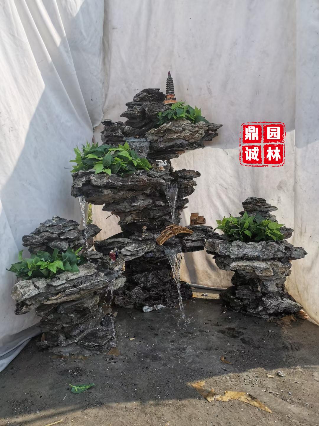 英石假山造景于别墅景区风景设计