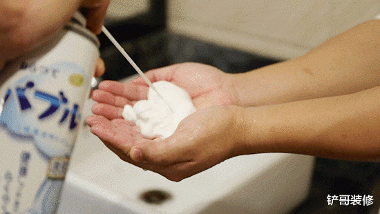 马桶上有个“小机关”,很多人不知道,难怪马桶又脏又臭!
