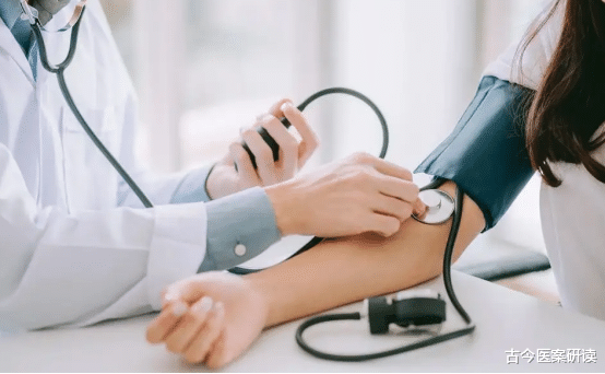 肠镜|47岁主任仅用半年时间，血压从165降到112，自述：“2物”要常吃