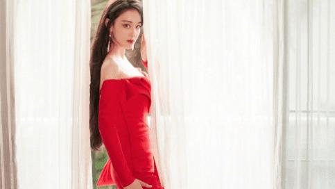 蕾哈娜 何捷与张馨予罕撒糖，结婚3年仍被老婆颜值惊艳，点赞她长发美照