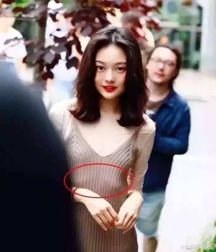 |肋骨外翻不美，健康问题很多！一套训练方法帮你轻松改善