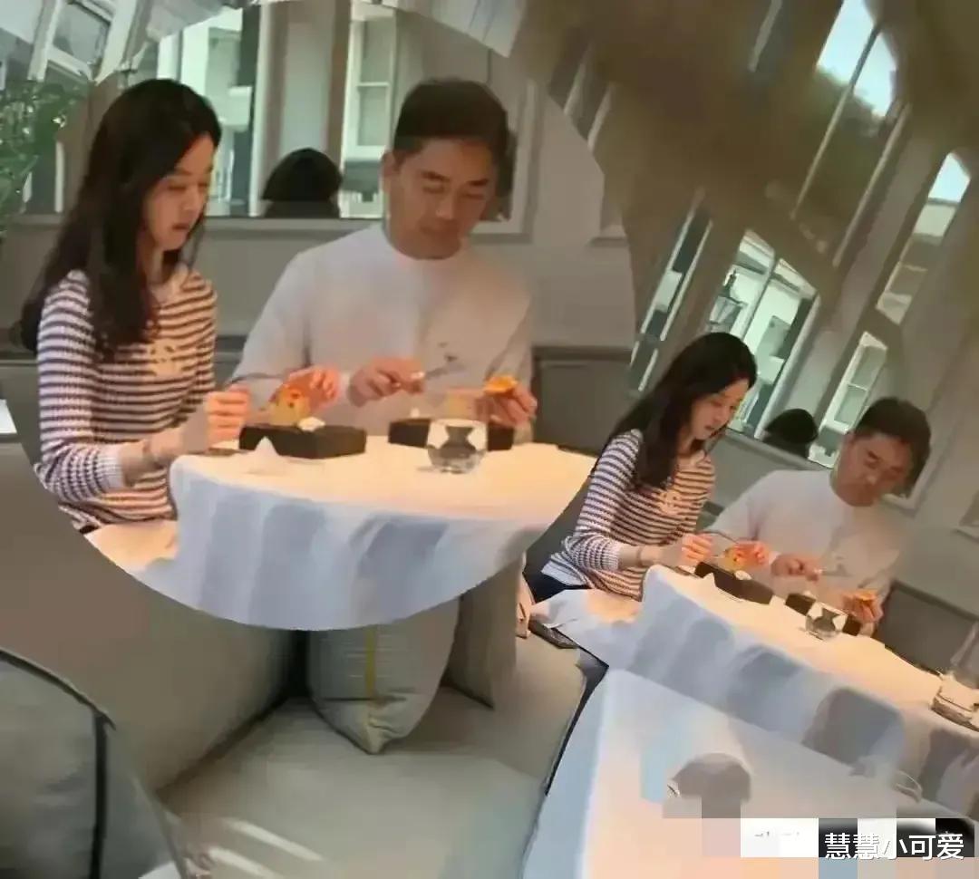 章泽天|差劲的主办方，竟然把刘强东与奶茶妹妹分开坐，太过分了