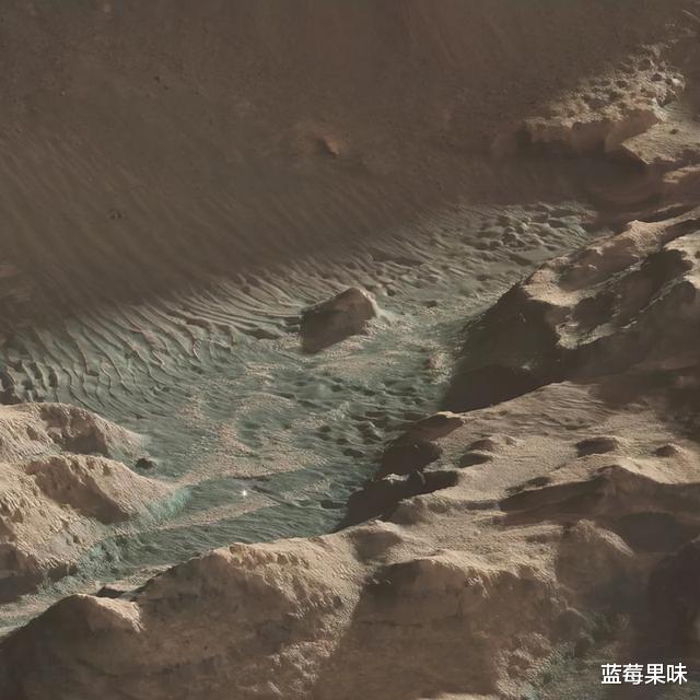 人抵达的地球最深处为12262米,地下都有什么?人能挖穿地球吗?