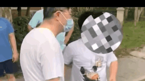 “我必须砍死他！”这是上海一个10岁男孩说出的话