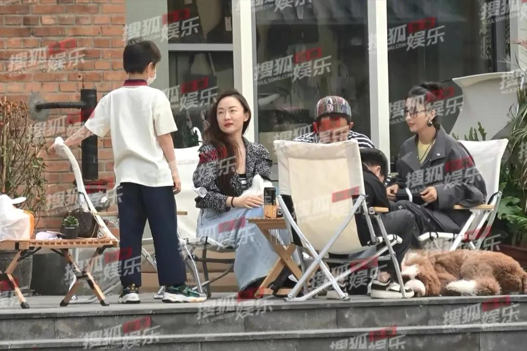 佟丽娅|佟丽娅陈思诚久违同框!佟丽娅变潮girl瘦得认不出,他成油腻大叔