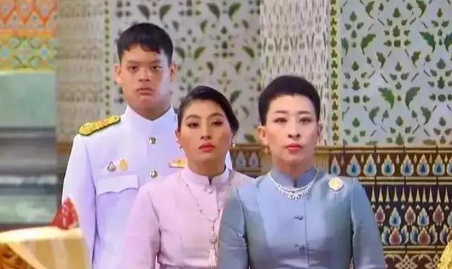 小王子|帕公主三姐弟同框亮相出镜,高调合体手足情深,提帮功具备高情商