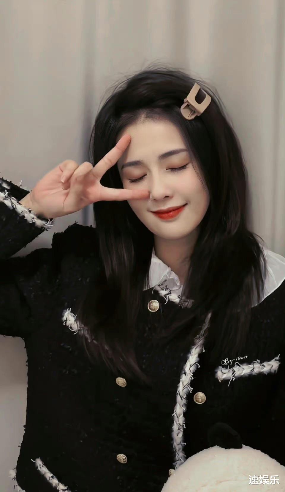 迪丽热巴|2022艺人红黑榜排名，龚俊、迪丽热巴、杨洋、周深、白鹿均上榜！