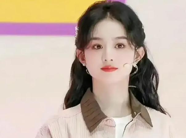 赵丽颖|赵丽颖直播生图曝光,十分清纯气质超好,网友却评价撞脸周也