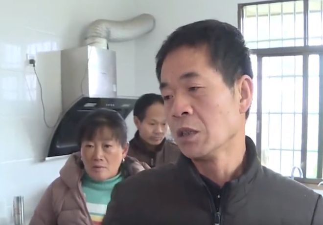 女子新婚后跳楼昏迷,丈母娘讨要说法时,丈夫:看她的手机