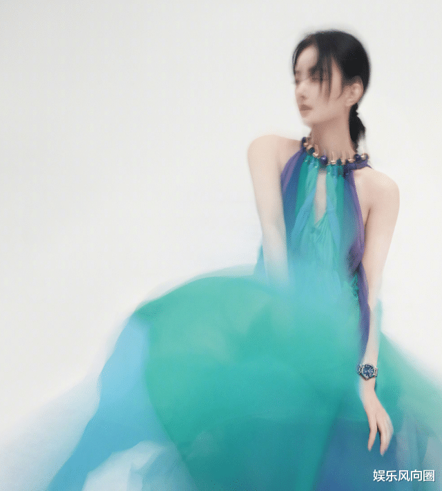 赵丽颖|赵丽颖拍“高糊”大片，被吐槽不如花絮，身上礼服却大有来头