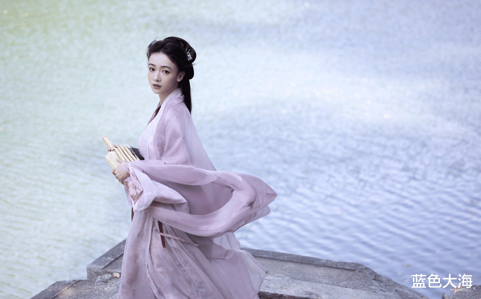 吴谨言|吴谨言的“汉服”造型好有灵气，网友：古装剧终于“有救”了