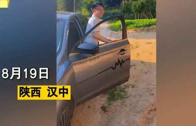 网恋不到一月小伙驱车200公里见98年女生,现在网络这么靠谱的吗?
