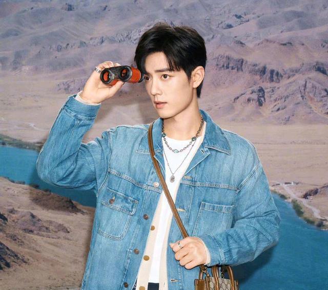 肖战|李盏透露资深专家会上表扬肖战，是充满爱心的艺人，还为其点赞