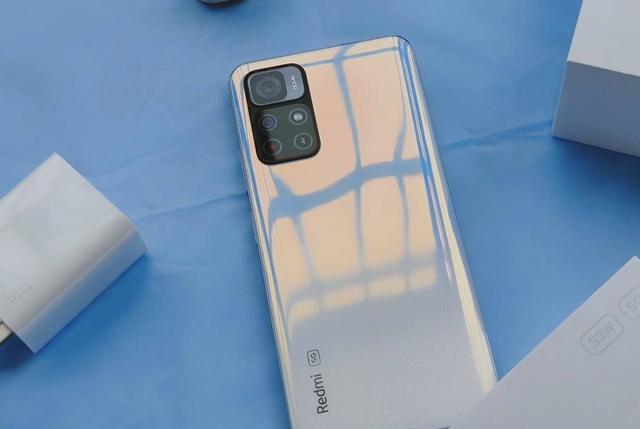 第一名|智能手机热卖榜出炉：Redmi收获第二和第三名，第一名意料之中