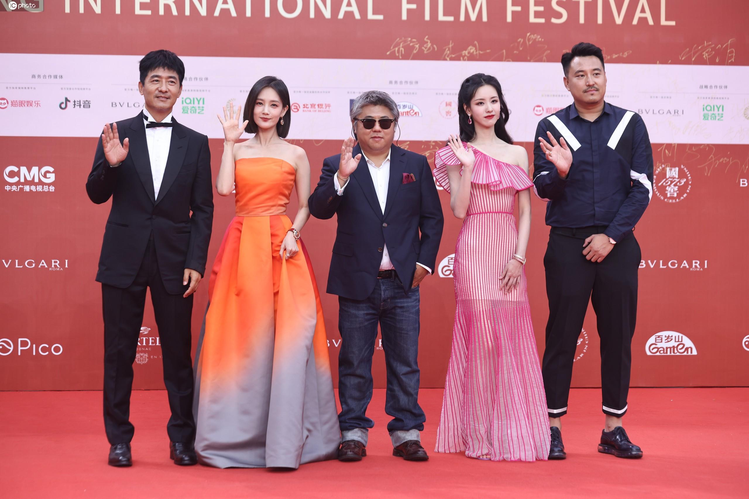 李宇春|红毯:花尽心思百花争艳 却终究被这两个假小子成功突围了