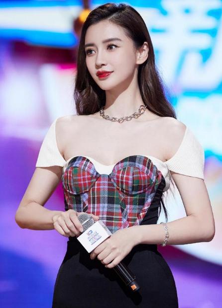 黄晓明|杨颖被港媒嘲讽为孤独精,和黄晓明差距明显,网友:内娱的污点