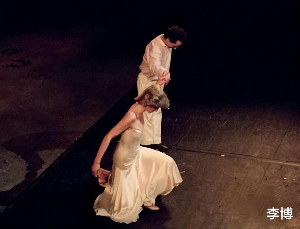 芭蕾舞|24岁的戴安娜献舞被丈夫嫌弃，芭蕾舞女曾被视为像老鼠一样肮脏