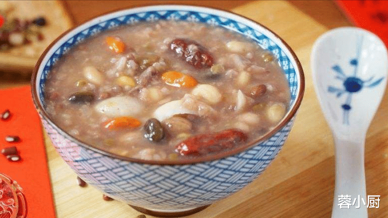 明天大年初一，吃什么记得遵循“6样”，虎年行大运，老规矩别忘