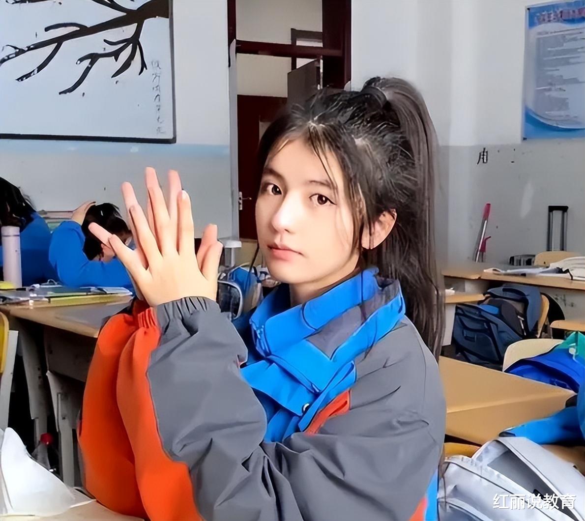 高马尾 “高马尾”中学女生火了，五官精致元气满满，终于不再是网红摆拍