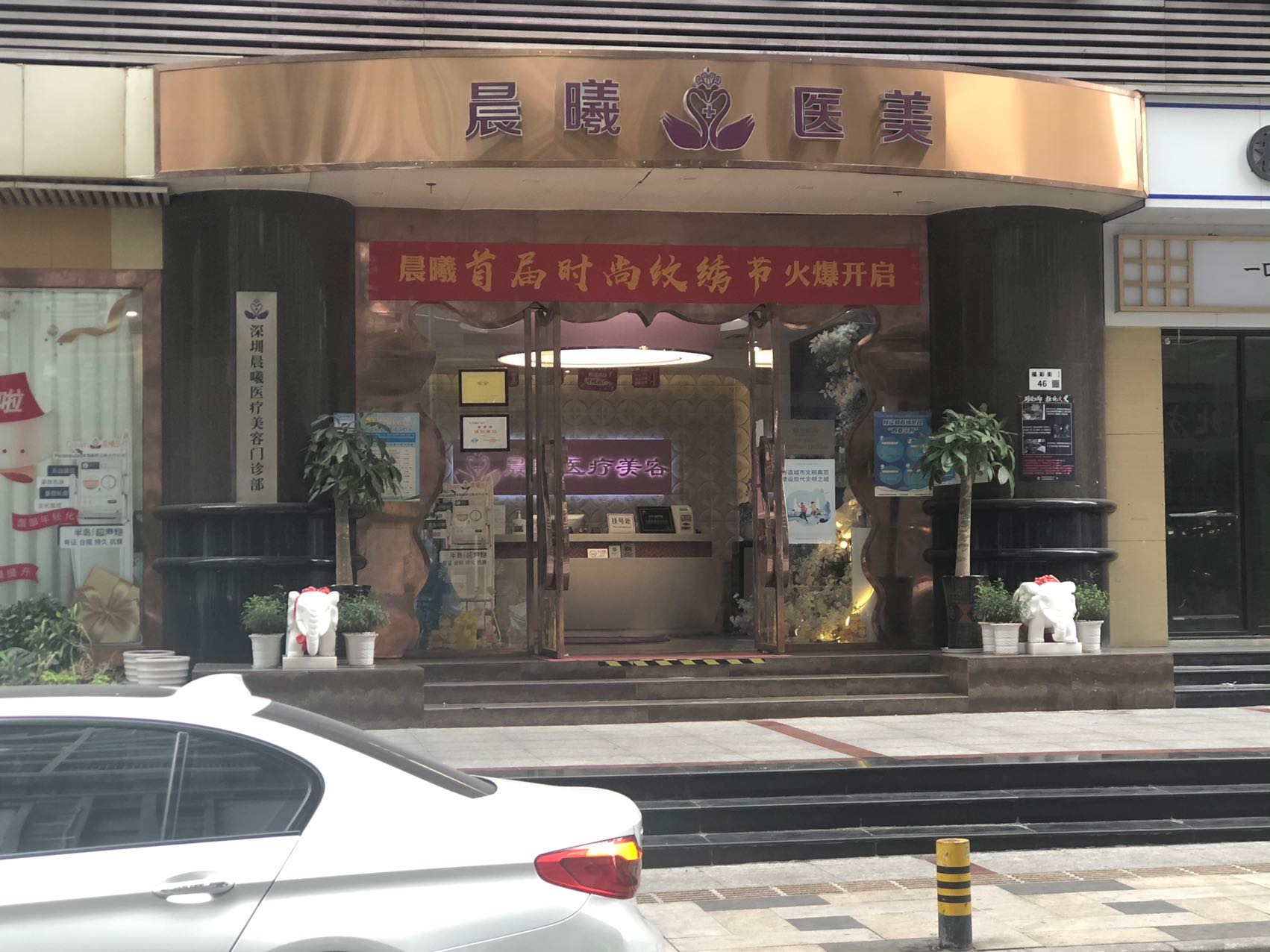 鸡胸肉 女子称双眼皮手术后眼睛睁不开 医美机构:是你眼睛问题