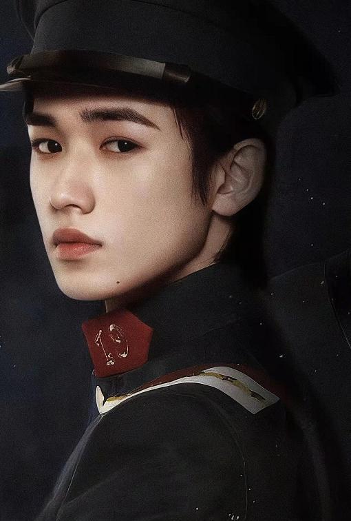 宋亚轩|宋亚轩关晓彤合作跳舞，动作亲密起争议，引粉丝不满