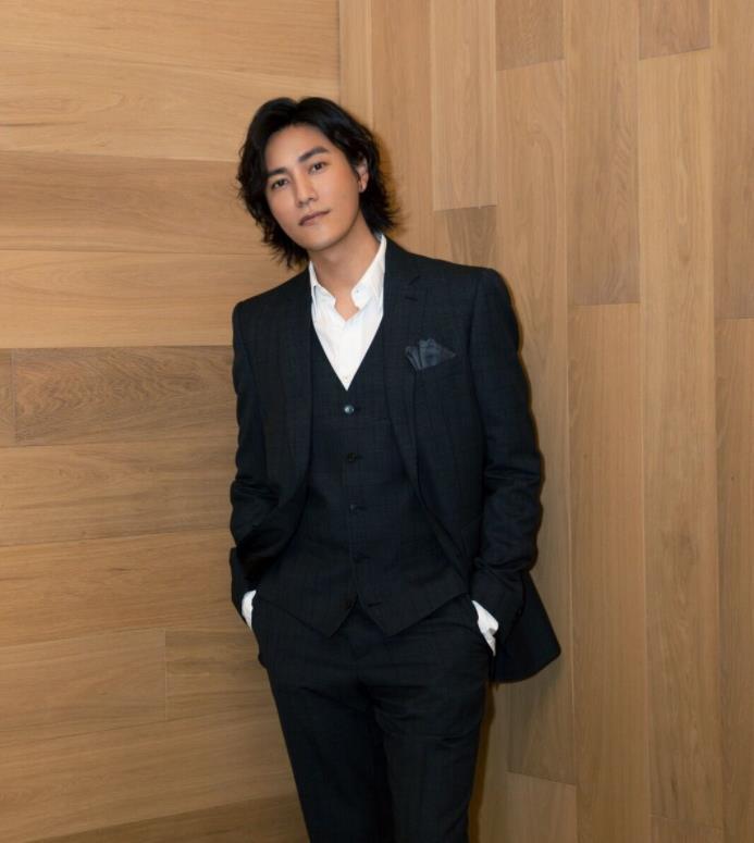 陈坤|当年陈坤去爸爸家拜年,希望爸爸给10元压岁钱,却被继母轰出大门