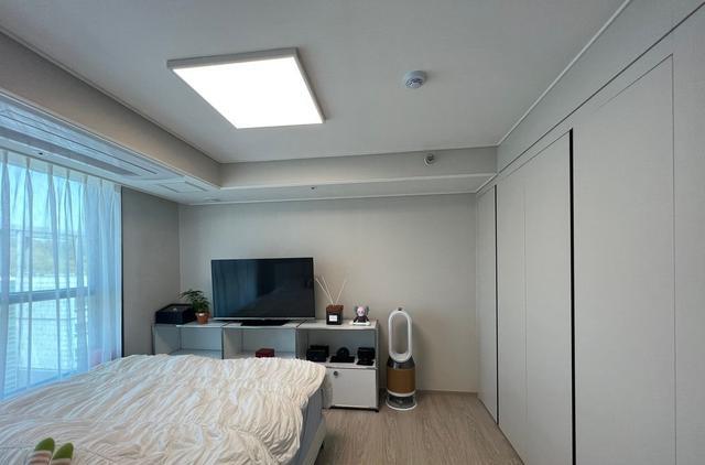 90顶楼,上下2层还带阁楼、露台,小夫妻俩装修下住也太爽了!