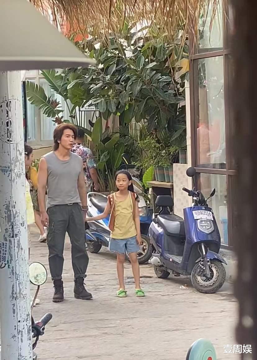 言承旭|偶遇言承旭拍戏，身材魁梧魅力十足，有种道明寺的既视感！