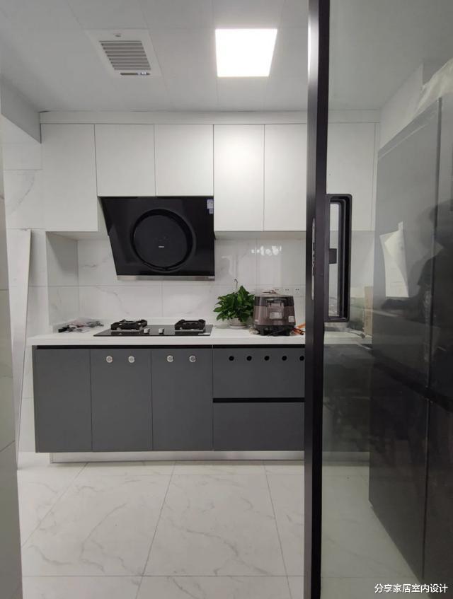 这是我见过最极简装修,效果很耐看,阳台放浴缸泡澡,谁见过?