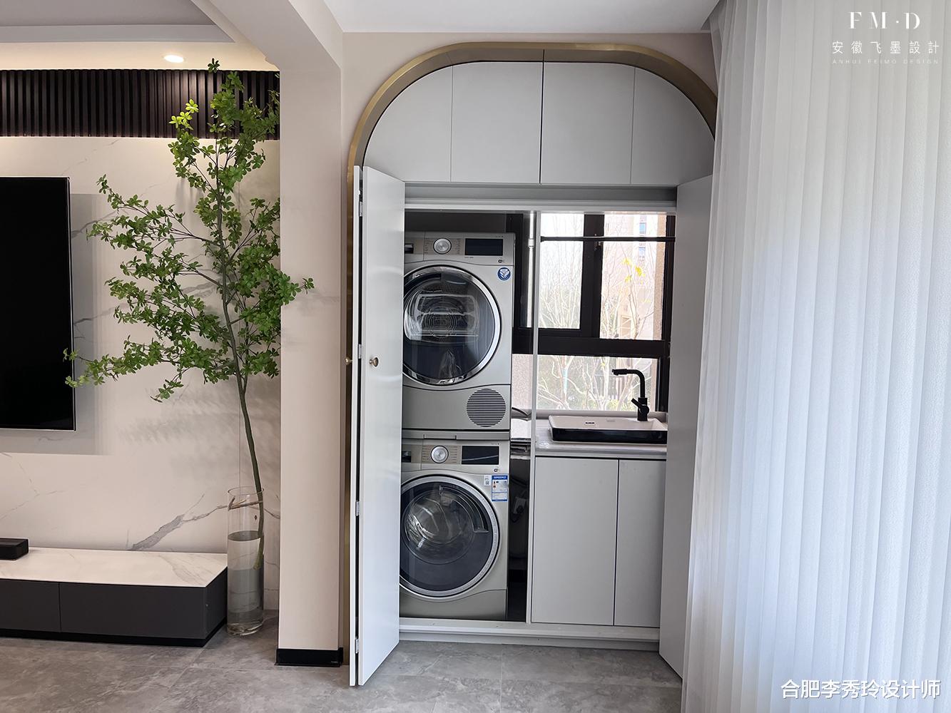 若是客厅阳台打通了，洗衣机我一定要藏起来，这3个方案不会出错