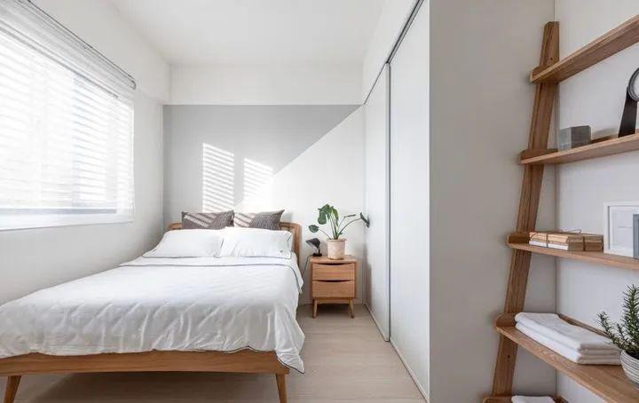 卧室小,我会这样安排床和衣柜,让木工无缝衔接打一起,实用性强