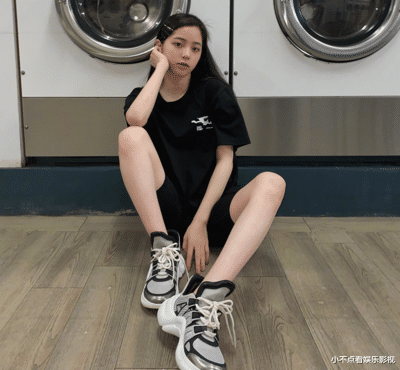 欧阳娜娜|“清纯小白莲”欧阳娜娜开创品牌惹争议，卖惨没朋友却被打脸