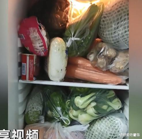 上海一女子冰箱囤满菜拒收物资，喊话“别发了”：送人都没人要！