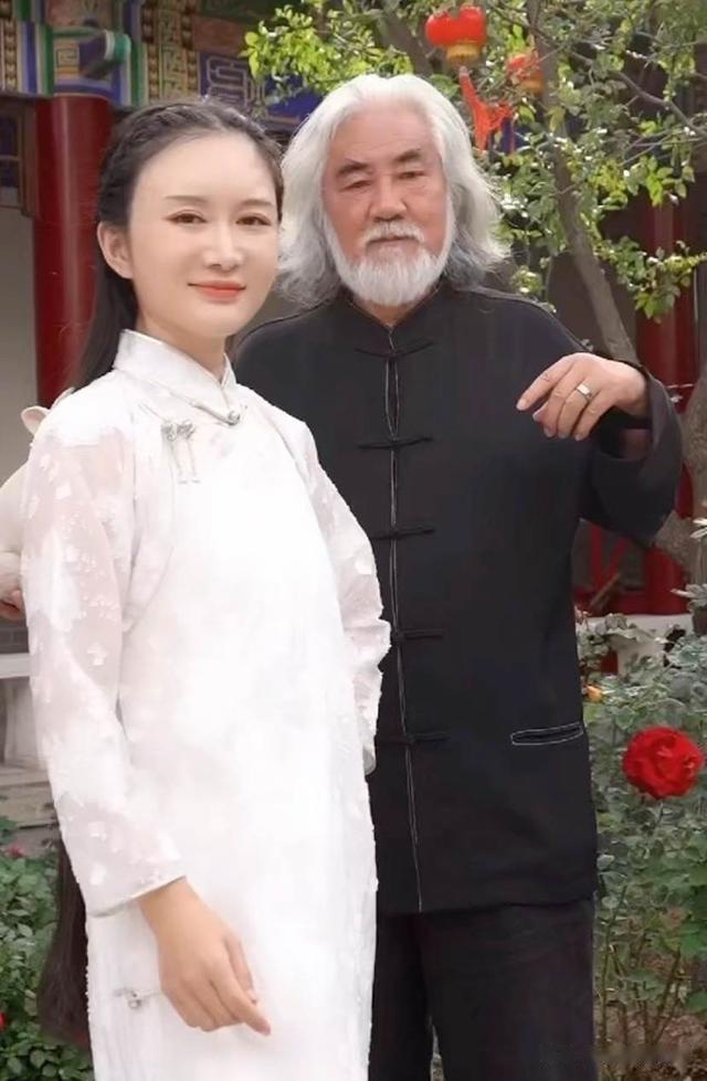 张纪中|71岁张纪中疑出山拍戏，老婆成制片人，此前直播中曾被嫌弃不中用